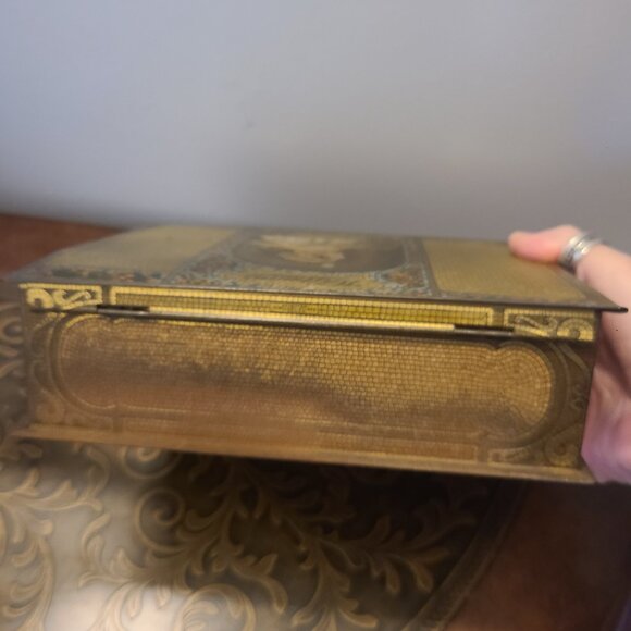 VINTAGE LGE 2 LB WHITMAN'S SALMAGUNDI ART MOSAIC TIN CANDY BOX ART NOUVEAU STYLE - Picture 6 of 9